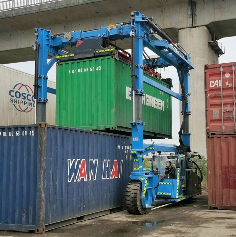 Blue Container Crane Container Crane Truck 4.5m Lifting height