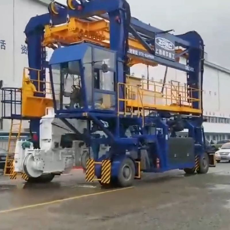 Highly Customized Straddle Container Lifter Machine With Cummins Engine
