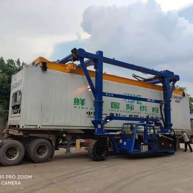 Customized Industrial Straddle Carrier Crane 7km/h For Low Doorway Factories