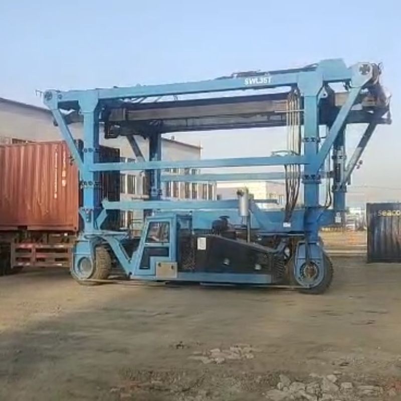 2 Stacks Port Container Crane Truck , Standard Container Lifting Equipment